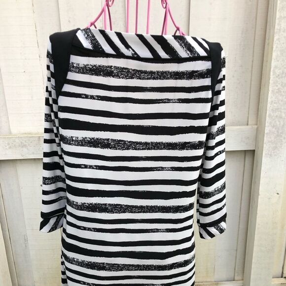 BCBGMAXAZRIA black and white stripes mini dress 6 - Picture 5 of 6